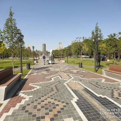 Park ter ere van het 2800 jarig bestaan van de stad Jerevan, Jerevan (Armenië) 0